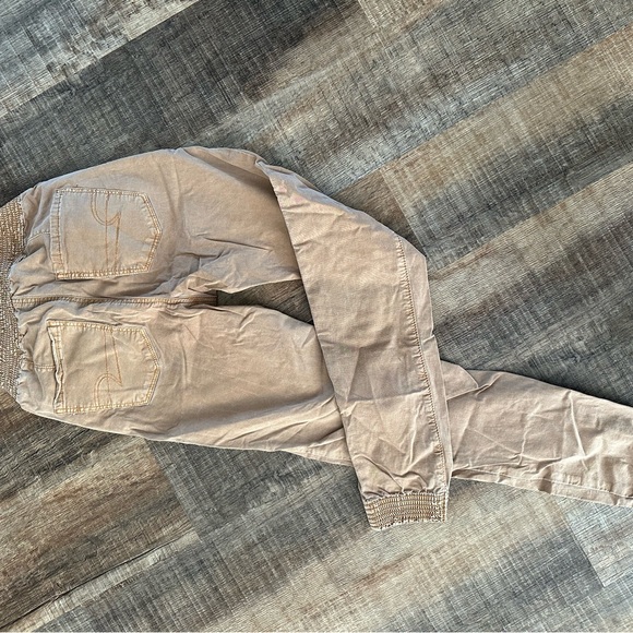 American Eagle khaki joggers - Picture 2 of 3